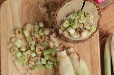 taze limon otu ahşap arka plan üzerinde bitkidir