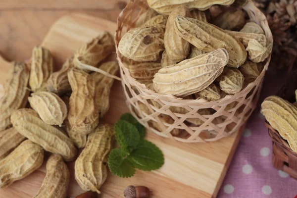 Peanut and boiled peanuts on wood background. — Stock Photo, Image