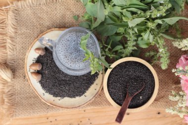 Fesleğen tohumu fiber içecek ve ham tohum için.