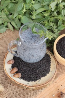 Fesleğen tohumu fiber içecek ve ham tohum için.