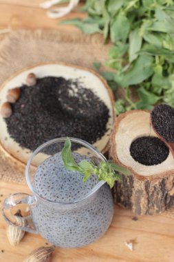 Fesleğen tohumu fiber içecek ve ham tohum için.