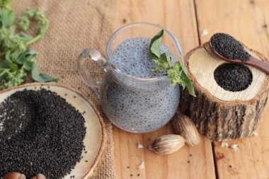 Fesleğen tohumu fiber içecek ve ham tohum için.