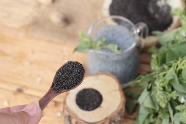 Fesleğen tohumu fiber içecek ve ham tohum için.