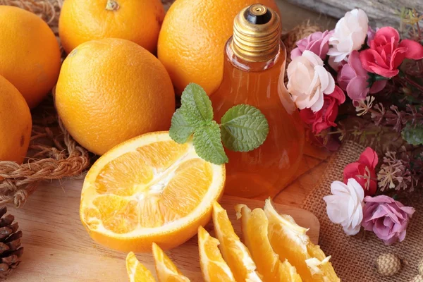 Orange frukt med skivor och juice läckra. — Stockfoto