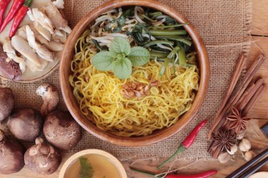 Mantarlı tavuk çorbası lezzetlidir