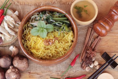 Mantarlı tavuk çorbası lezzetlidir