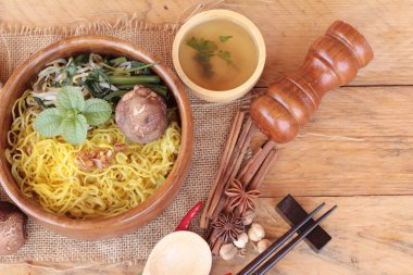 Mantarlı tavuk çorbası lezzetlidir