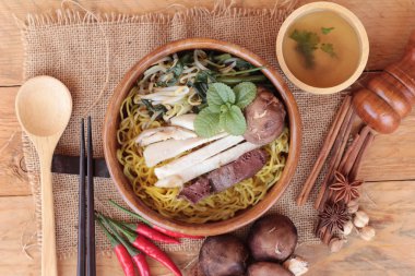 Mantarlı tavuk çorbası lezzetlidir