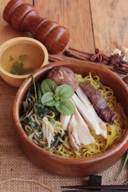 Mantarlı tavuk çorbası lezzetlidir