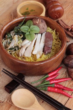 Mantarlı tavuk çorbası lezzetlidir