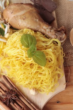 Sebze ve çorba lezzetli tavuk şehriye