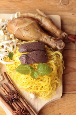 Sebze ve çorba lezzetli tavuk şehriye