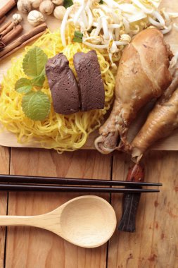 Sebze ve çorba lezzetli tavuk şehriye