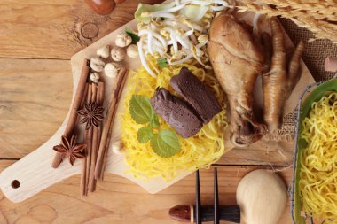 Sebze ve çorba lezzetli tavuk şehriye