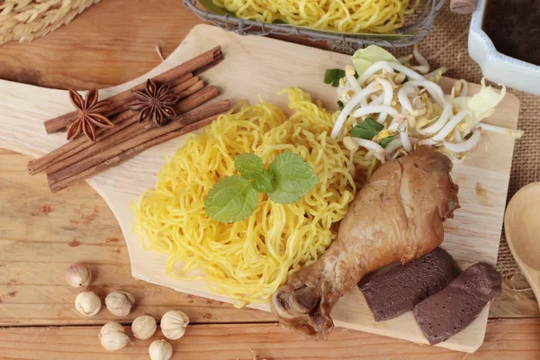 Sebze ve çorba lezzetli tavuk şehriye