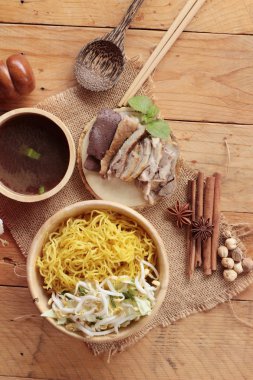 Duck Erişte ile sebze ve çorba lezzetli