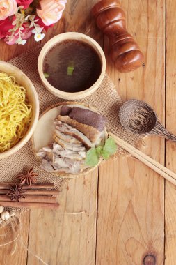 Duck Erişte ile sebze ve çorba lezzetli