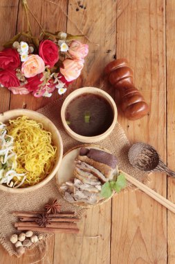 Duck Erişte ile sebze ve çorba lezzetli