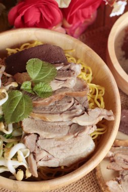 Duck Erişte ile sebze ve çorba lezzetli