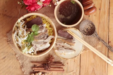 Duck Erişte ile sebze ve çorba lezzetli