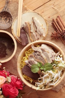 Duck Erişte ile sebze ve çorba lezzetli