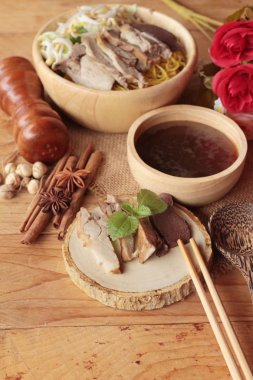 Duck Erişte ile sebze ve çorba lezzetli