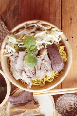 Duck Erişte ile sebze ve çorba lezzetli