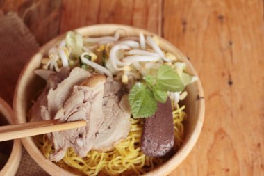 Duck Erişte ile sebze ve çorba lezzetli