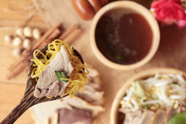 Duck Erişte ile sebze ve çorba lezzetli