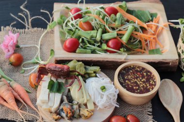 Salata baharatlı genç ayçiçeği fide lezzetlidir