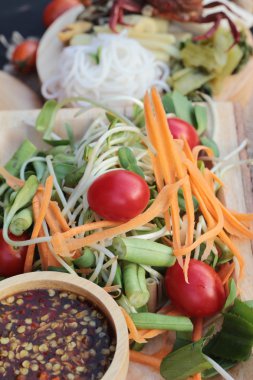 Salata baharatlı genç ayçiçeği fide lezzetlidir