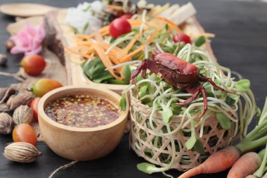 Salata baharatlı genç ayçiçeği fide lezzetlidir