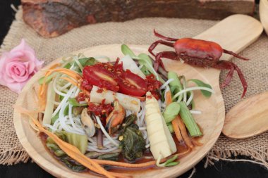 Salata baharatlı genç ayçiçeği fide lezzetlidir