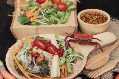 Salata baharatlı genç ayçiçeği fide lezzetlidir