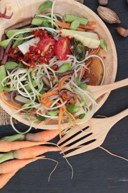 Salata baharatlı genç ayçiçeği fide lezzetlidir