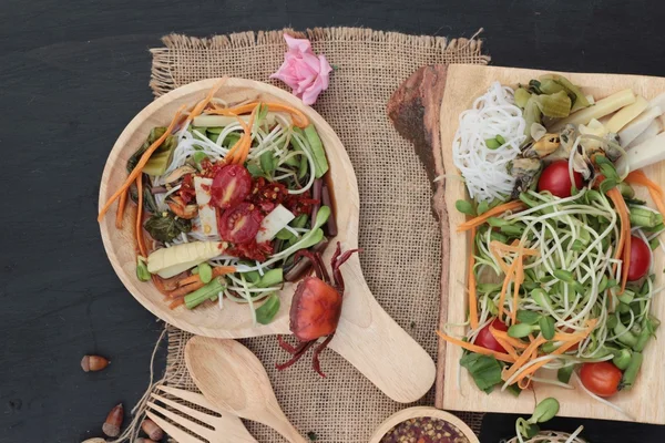 Salata baharatlı genç ayçiçeği fide lezzetlidir