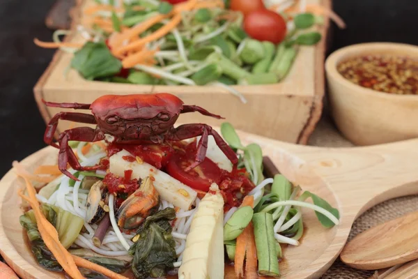 Salata baharatlı genç ayçiçeği fide lezzetlidir