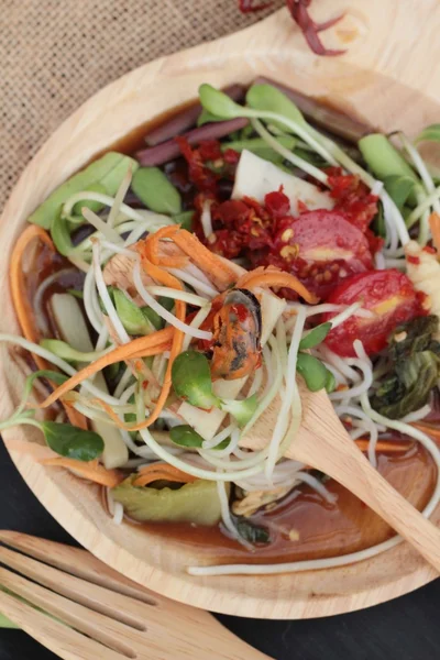 Salata baharatlı genç ayçiçeği fide lezzetlidir