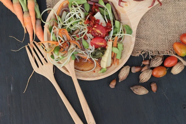 Salata baharatlı genç ayçiçeği fide lezzetlidir