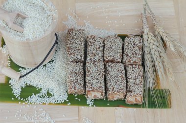 Tatlılar susam ve susam lezzetli.