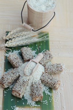 Tatlılar susam ve susam lezzetli.