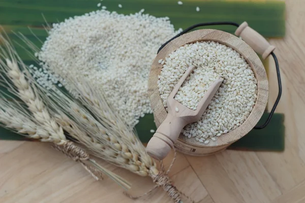 Sesame seeds for health on wood background. — Stock Photo, Image