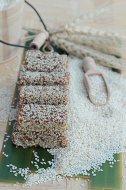 Tatlılar susam ve susam lezzetli.