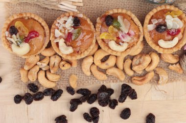 Mini badem fındık, meyve tart lezzetlidir