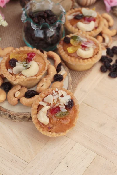 Mini almond nuts,fruit tart is delicious — Stock Photo, Image
