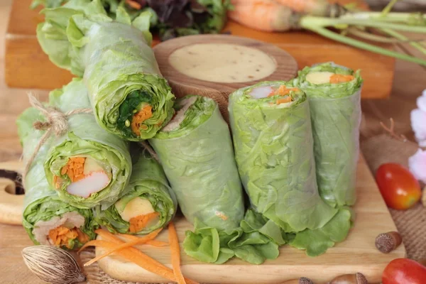 Salad roll vegetables with salad dressing delicious. — Stock Photo, Image