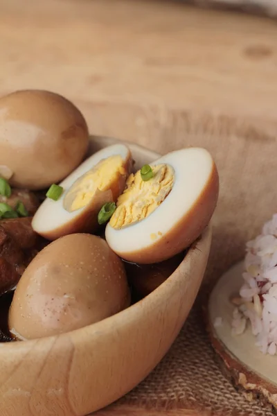 Tavuk Çin yemeği lezzetli haşlanmış yumurta — Stok fotoğraf