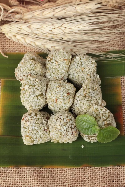 Desserts sesame and sesame seeds is delicious — Stock Photo, Image