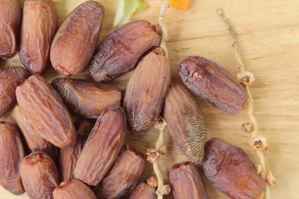 Dried date palm delicious on wood background — Stock Photo, Image