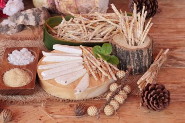 Taze taro ve taro sopa ile tuz